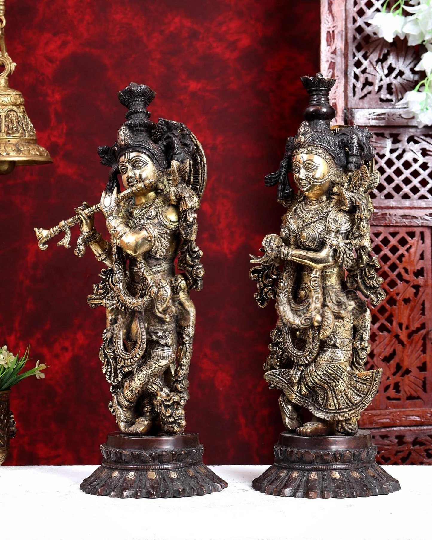 ब्रासोरा® वृंदावन वेणुगोपाल कृष्ण पीतल की प्रतिमा मोर के साथ | एंटीक नीला और सुनहरा रंग | ऊँचाई 20 इंच