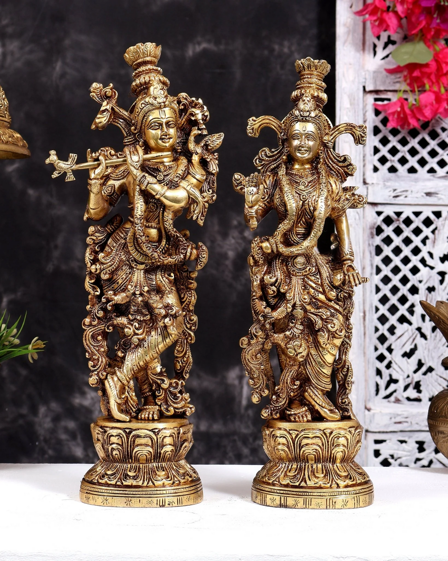 ब्रासोरा® वृंदावन वेणुगोपाल कृष्ण पीतल की प्रतिमा मोर के साथ | एंटीक नीला और सुनहरा रंग | ऊँचाई 20 इंच