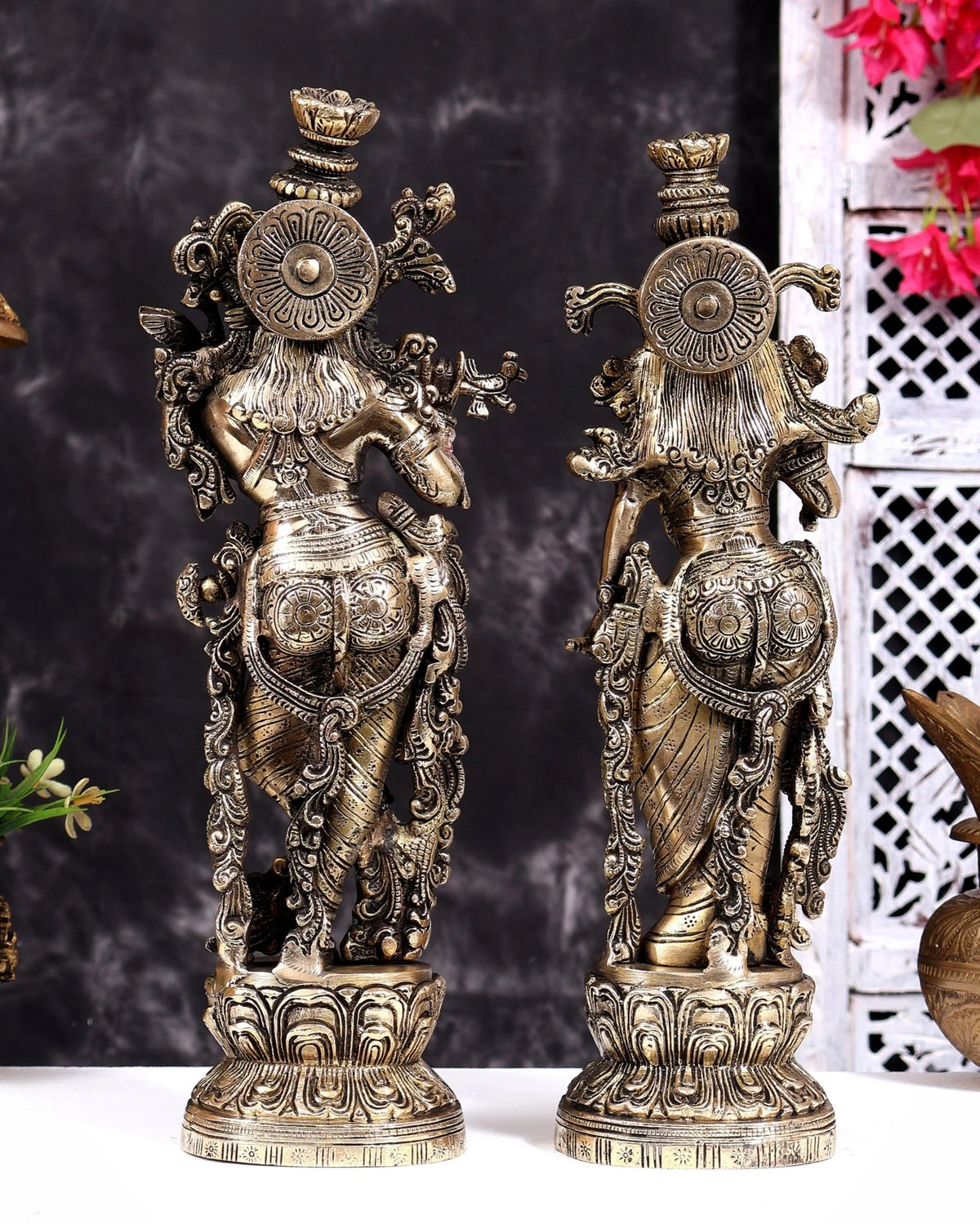 ब्रासोरा® वृंदावन वेणुगोपाल कृष्ण पीतल की प्रतिमा मोर के साथ | एंटीक नीला और सुनहरा रंग | ऊँचाई 20 इंच