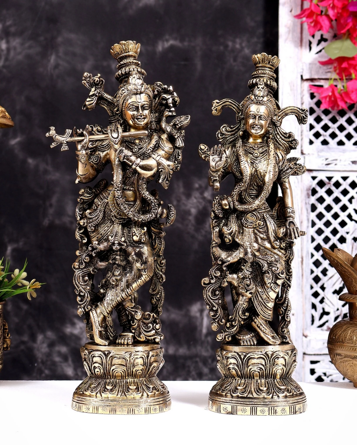 ब्रासोरा® वृंदावन वेणुगोपाल कृष्ण पीतल की प्रतिमा मोर के साथ | एंटीक नीला और सुनहरा रंग | ऊँचाई 20 इंच
