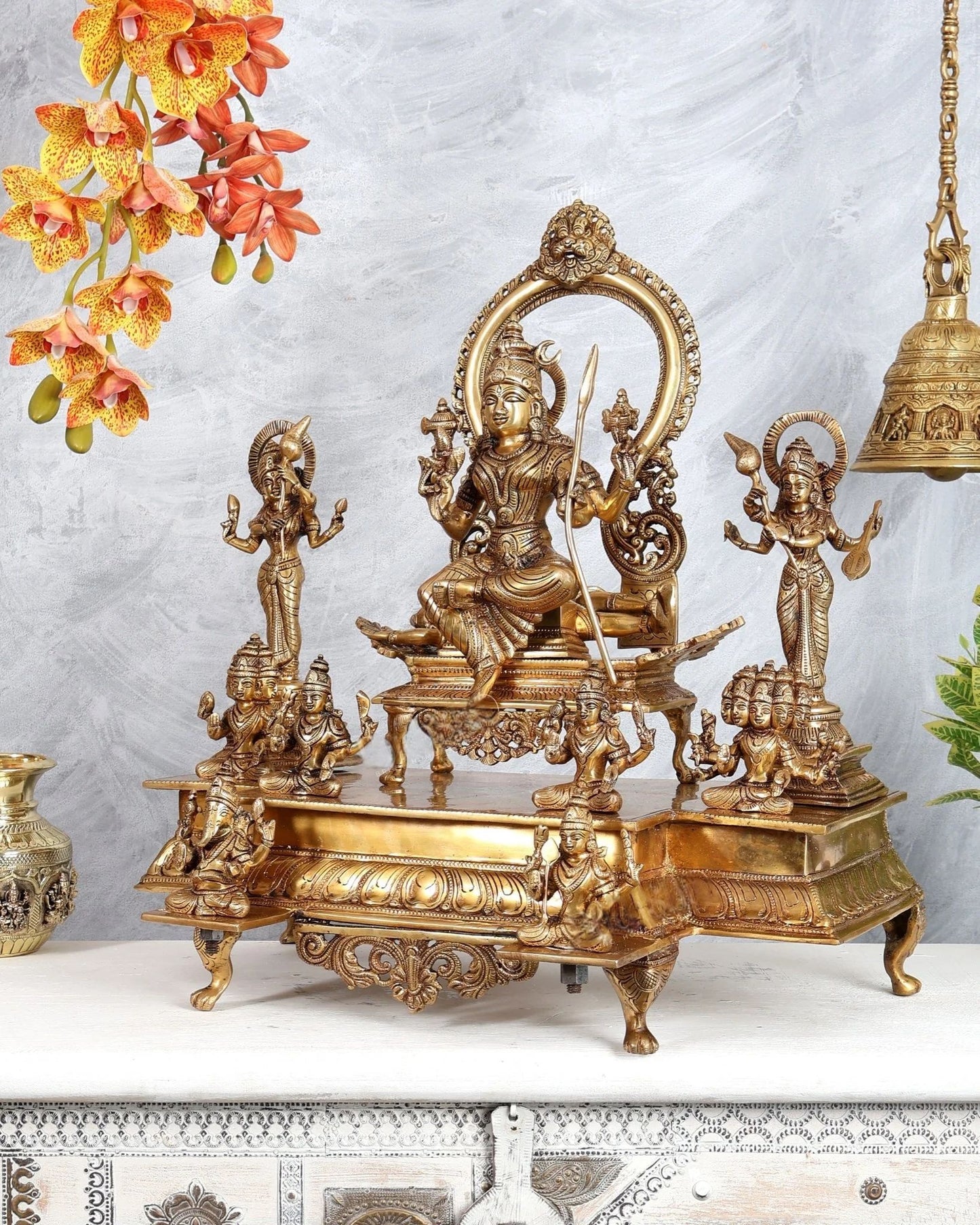 ब्रासोरा® वृंदावन वेणुगोपाल कृष्ण पीतल की प्रतिमा मोर के साथ | एंटीक नीला और सुनहरा रंग | ऊँचाई 20 इंच