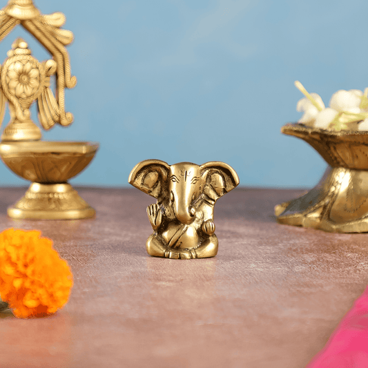 ब्रैसॉरा® ब्रास टाइनी गणेश प्रतिमा अनोखे बड़े कानों के साथ | ऊंचाई 2 इंच