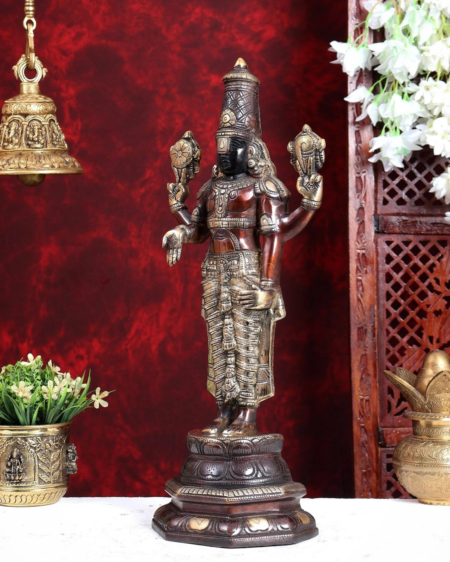 ब्रासोरा® वृंदावन वेणुगोपाल कृष्ण पीतल की प्रतिमा मोर के साथ | एंटीक नीला और सुनहरा रंग | ऊँचाई 20 इंच