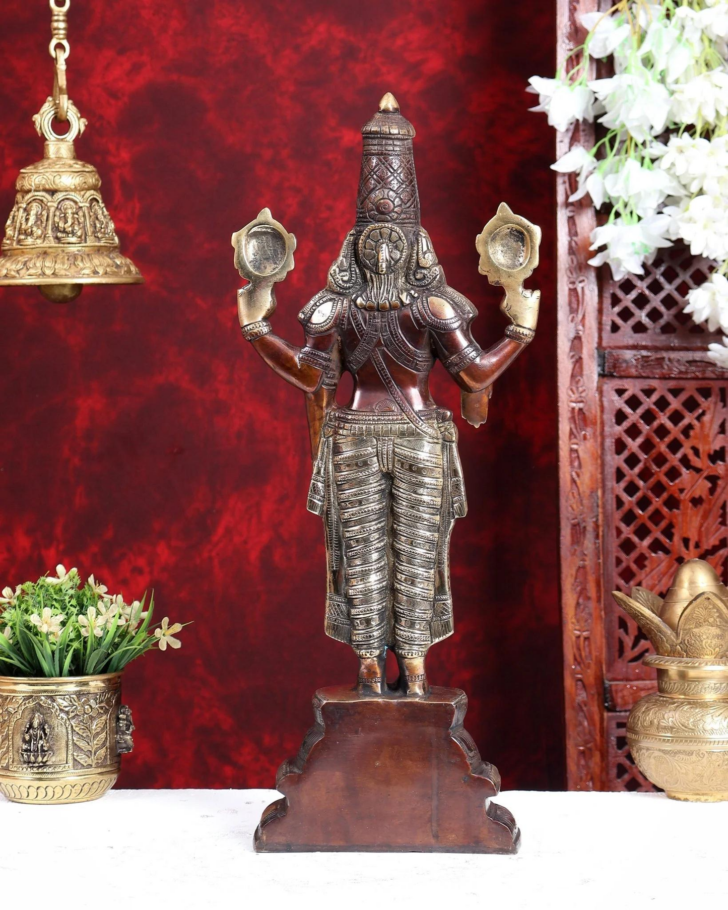 ब्रासोरा® वृंदावन वेणुगोपाल कृष्ण पीतल की प्रतिमा मोर के साथ | एंटीक नीला और सुनहरा रंग | ऊँचाई 20 इंच