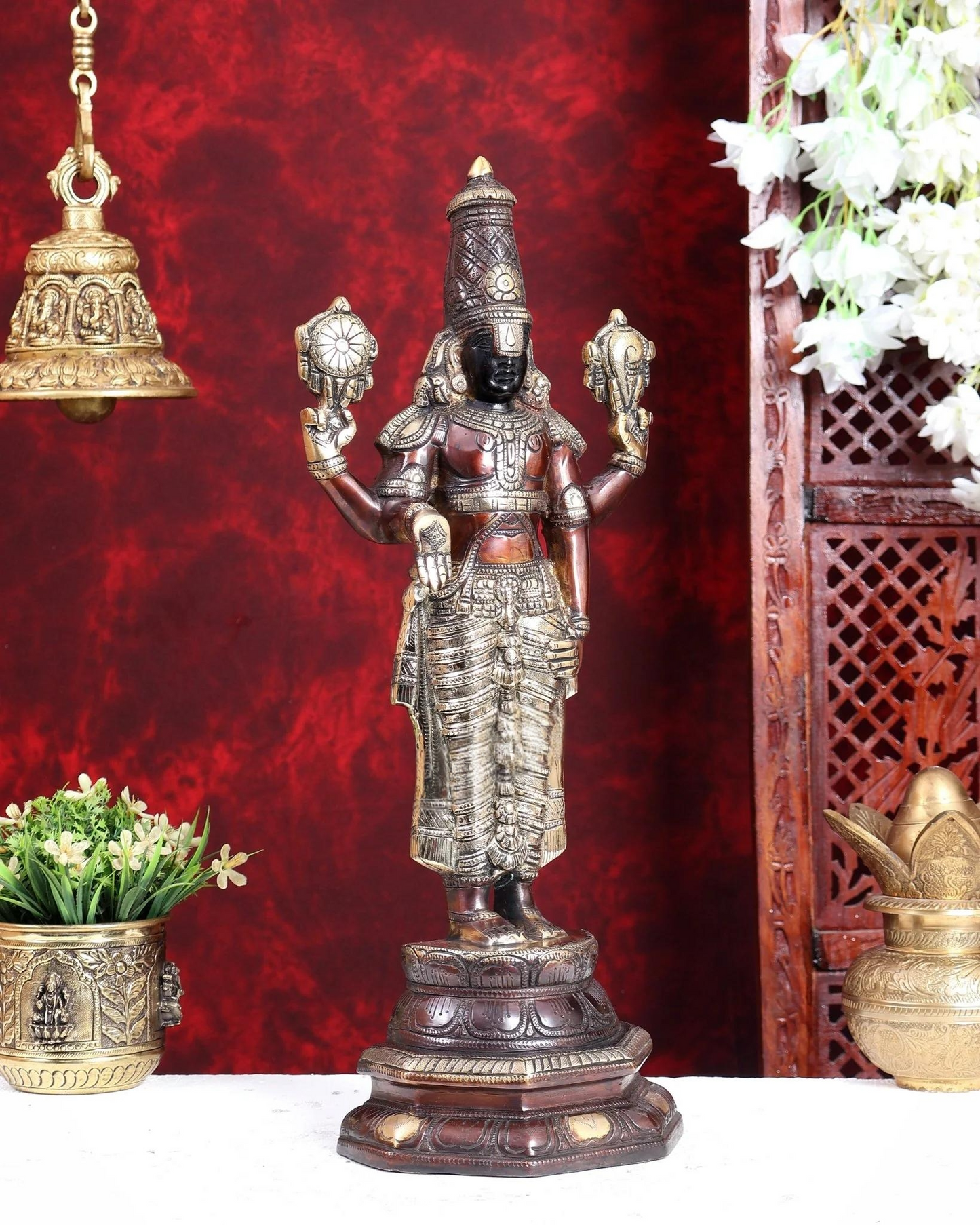 ब्रासोरा® वृंदावन वेणुगोपाल कृष्ण पीतल की प्रतिमा मोर के साथ | एंटीक नीला और सुनहरा रंग | ऊँचाई 20 इंच