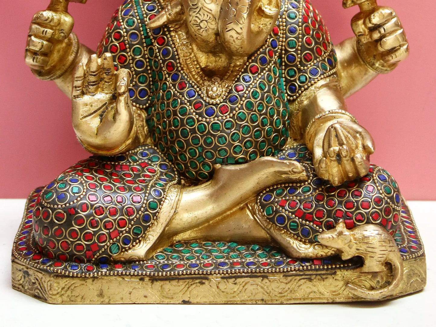 ब्रासुर™ पत्थर की जीवंत जड़ाई के काम के साथ भगवान गणेश | ऊँचाई 9 इंच और वज़न 5.30 किलोग्राम