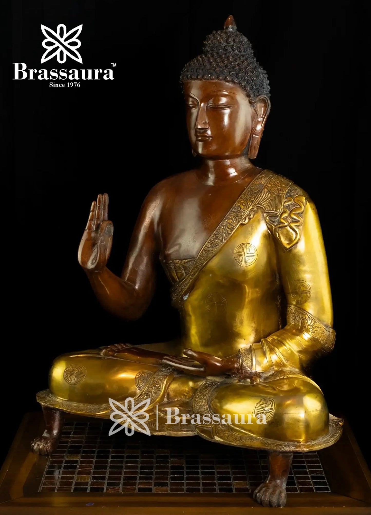 Brass Buddha For Home Décor And Gift Items Weight 22 Kg And Height 25 Inch