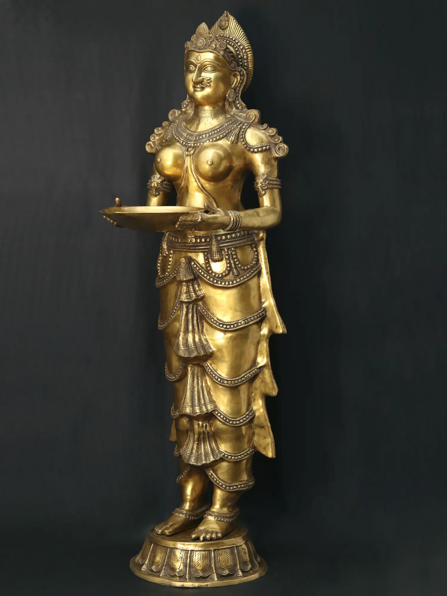 ब्रासुरा® बड़े आकार की दीपलक्ष्मी | शुद्ध पीतल की मूर्ति | ऊँचाई 37 इंच और वज़न 125.30 किग्रा