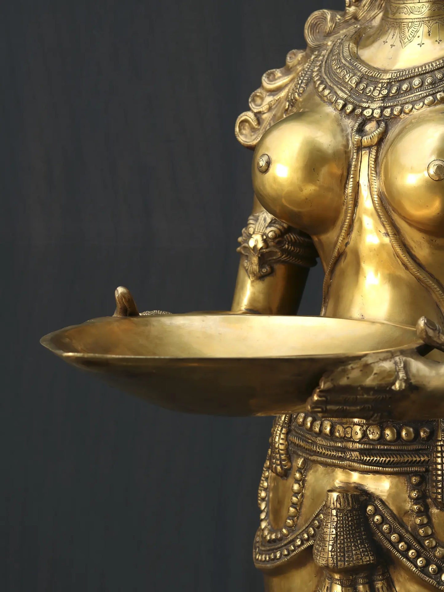 ब्रासुरा® बड़े आकार की दीपलक्ष्मी | शुद्ध पीतल की मूर्ति | ऊँचाई 37 इंच और वज़न 125.30 किग्रा