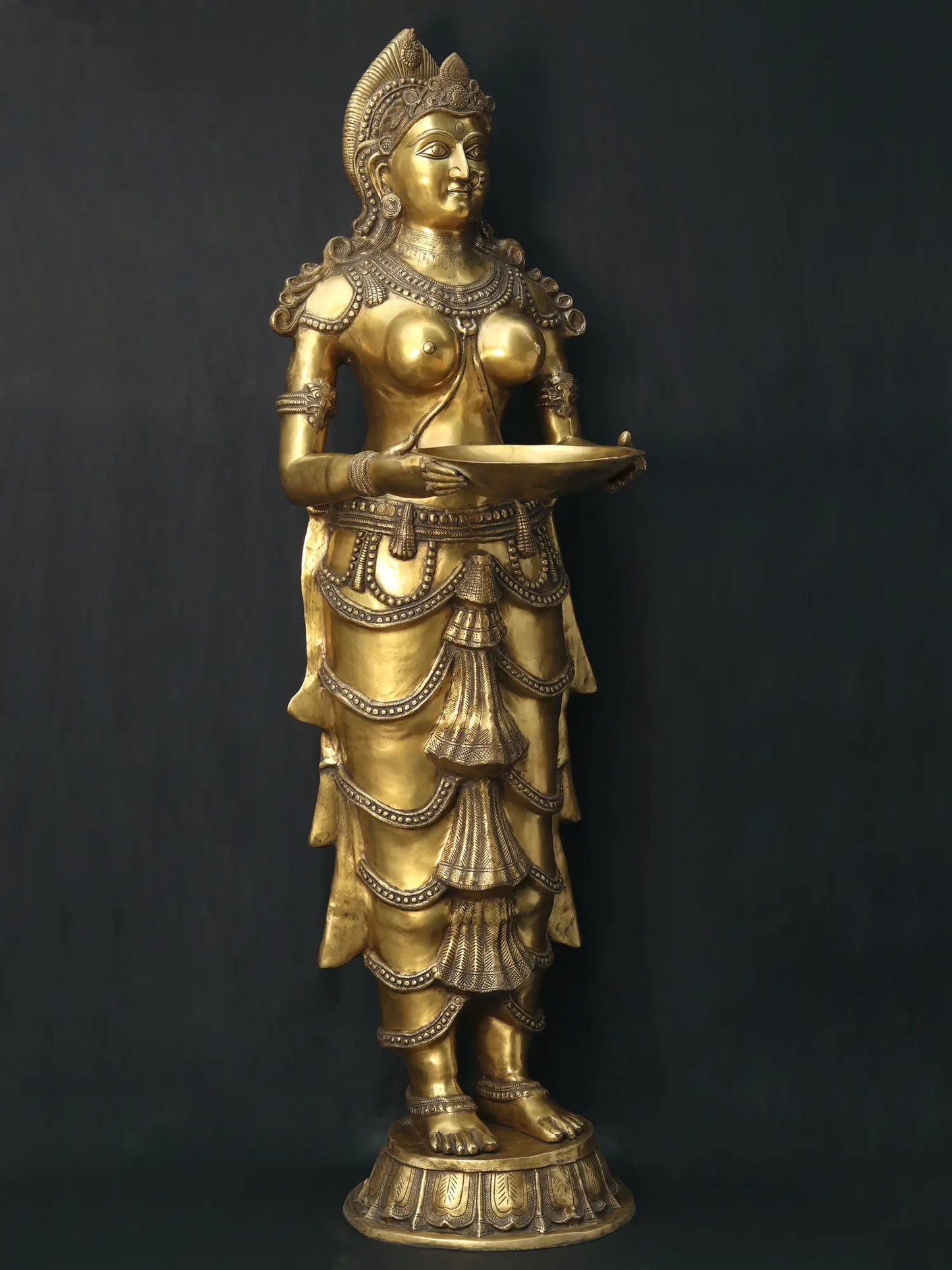 ब्रासुरा® बड़े आकार की दीपलक्ष्मी | शुद्ध पीतल की मूर्ति | ऊँचाई 37 इंच और वज़न 125.30 किग्रा