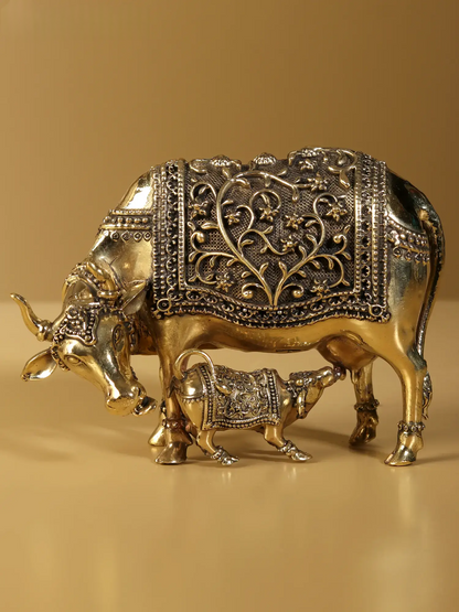 Brassaura® Cow With Calf Idol with Natural Brass Finish | Pure Superfine Brass Handcrafted Murti | Brass Statue for Home Temple, Pooja Room | Height 2 Inches | Weight 0.11 Kgs