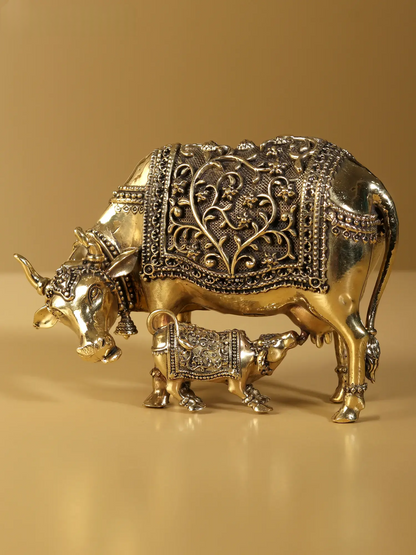 Brassaura® Cow With Calf Idol with Natural Brass Finish | Pure Superfine Brass Handcrafted Murti | Brass Statue for Home Temple, Pooja Room | Height 2 Inches | Weight 0.11 Kgs