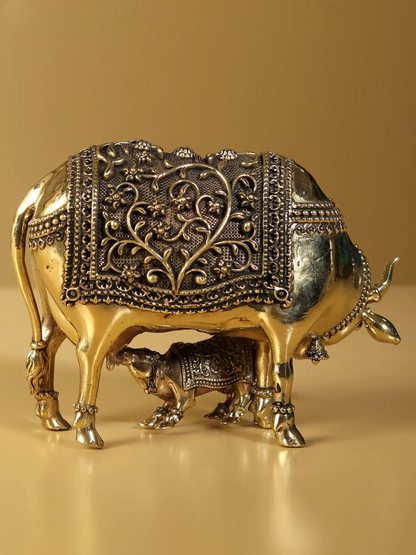Brassaura® Cow With Calf Idol with Natural Brass Finish | Pure Superfine Brass Handcrafted Murti | Brass Statue for Home Temple, Pooja Room | Height 2 Inches | Weight 0.11 Kgs