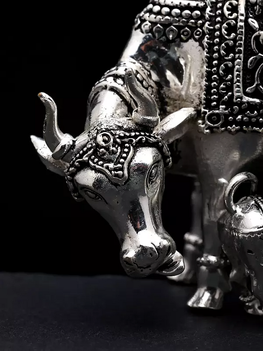 Brassaura® Cow With Calf Idol with Silver Finish | Pure Superfine Brass Handcrafted Murti | Brass Statue for Home Temple, Pooja Room | Height 2 Inches | Weight 0.11 Kgs