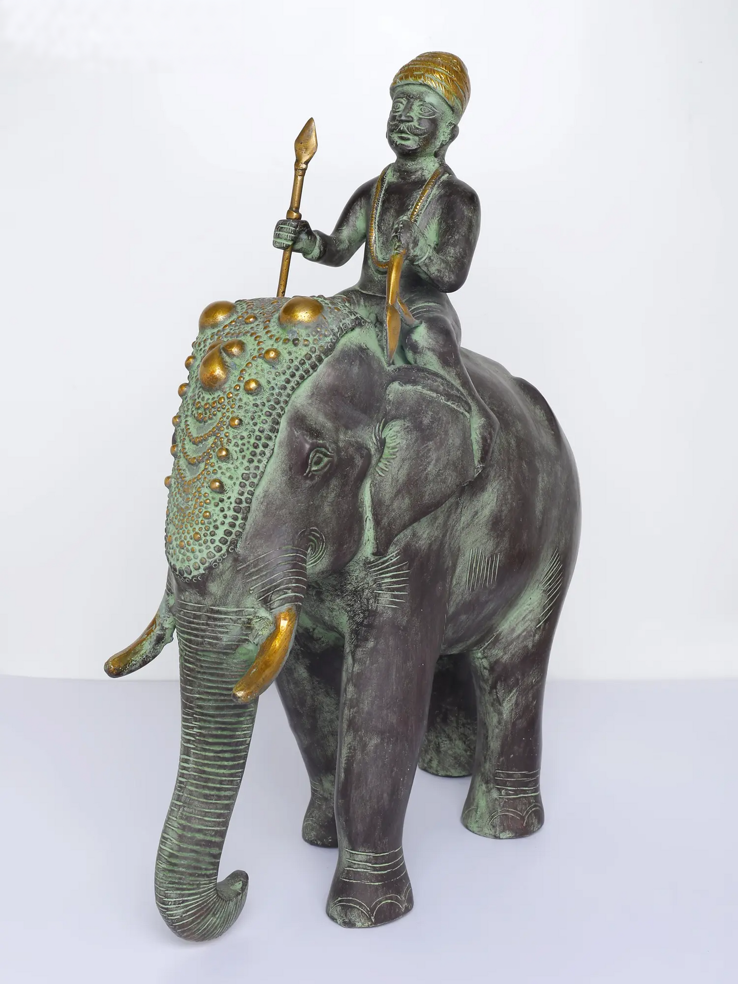 ब्रासोरा® हाथी पर आदिवासी सवार | एंटीक फ़िनिश ब्रास मूर्तिकला | ऊंचाई 16.5 इंच और वज़न 11.35 किग्रा