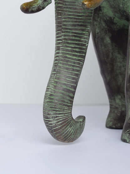 ब्रासोरा® हाथी पर आदिवासी सवार | एंटीक फ़िनिश ब्रास मूर्तिकला | ऊंचाई 16.5 इंच और वज़न 11.35 किग्रा