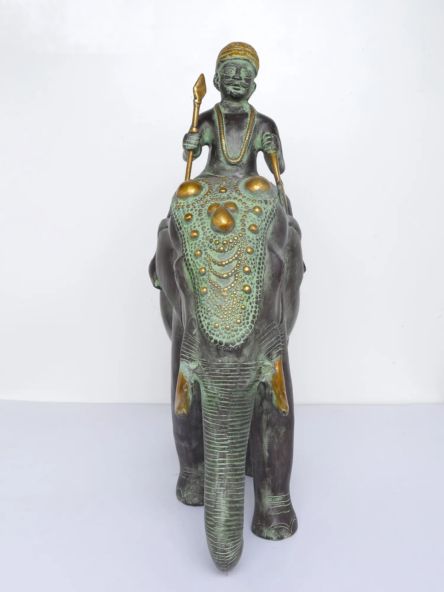 ब्रासोरा® हाथी पर आदिवासी सवार | एंटीक फ़िनिश ब्रास मूर्तिकला | ऊंचाई 16.5 इंच और वज़न 11.35 किग्रा