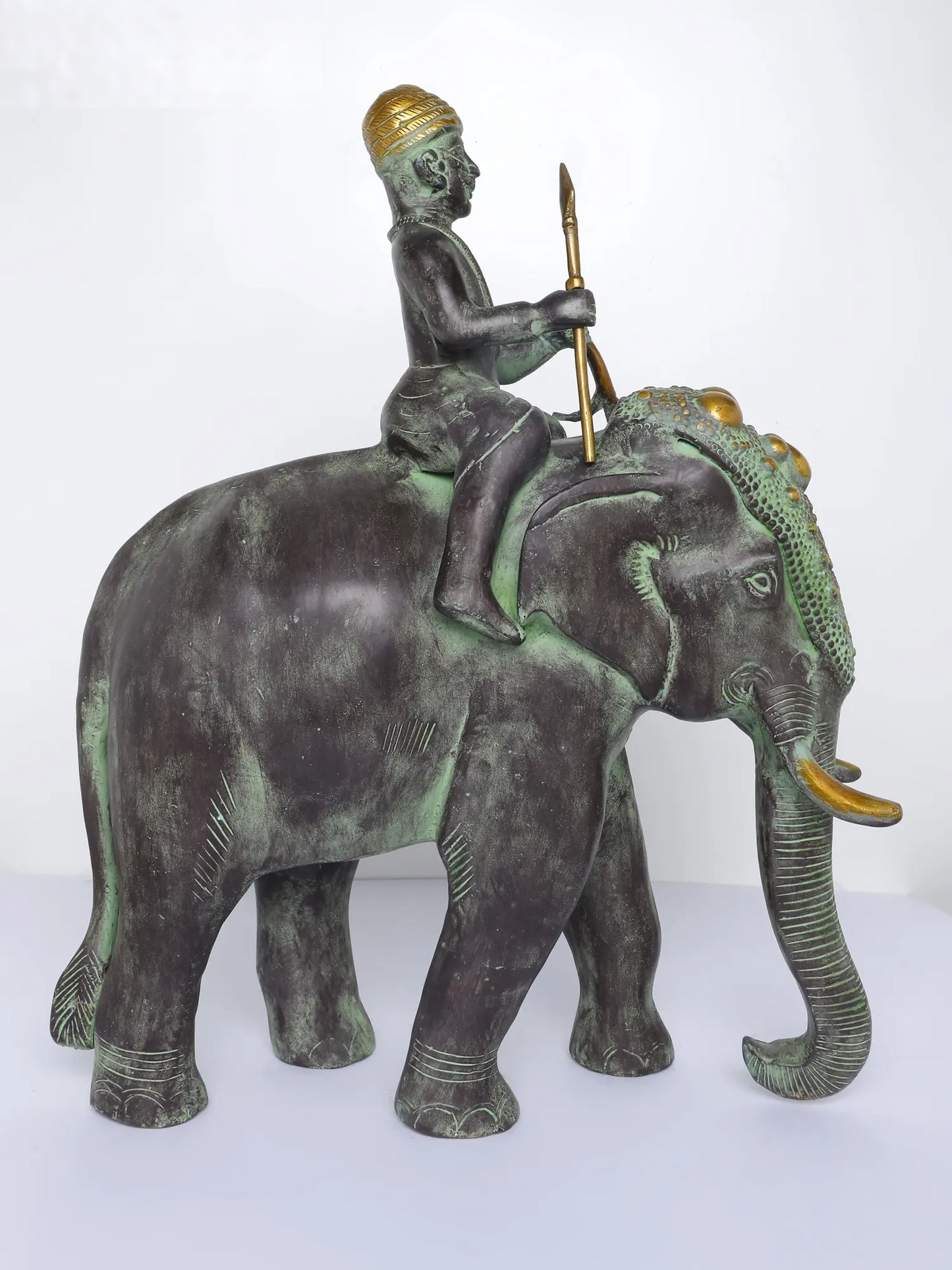 ब्रासोरा® हाथी पर आदिवासी सवार | एंटीक फ़िनिश ब्रास मूर्तिकला | ऊंचाई 16.5 इंच और वज़न 11.35 किग्रा