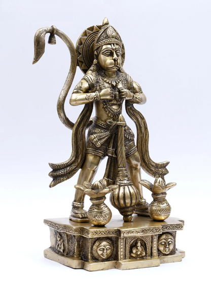 Brassaura® पंचमुखी हनुमान गदा और पूर्णघट के साथ खड़े हुए | ऊँचाई 12.2 इंच और वज़न 4.05 किलोग्राम