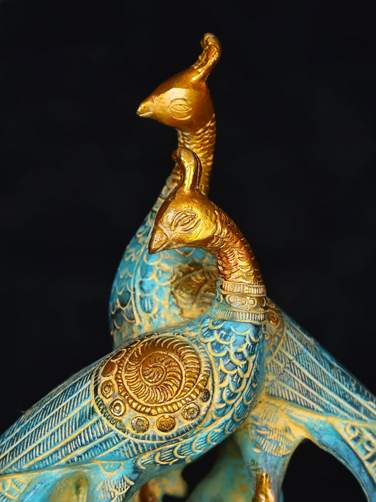 ब्रैसौरा® नीला और सुनहरा मोर सजावटी मूर्ति | पीतल कला मूर्तिकला | ऊंचाई 12 इंच और वज़न 3.65 किलोग्राम