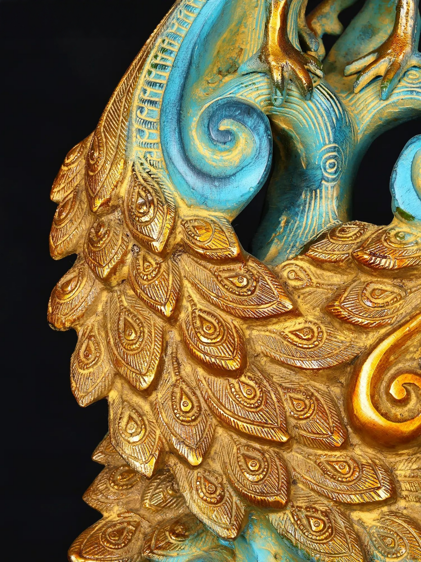 ब्रैसौरा® नीला और सुनहरा मोर सजावटी मूर्ति | पीतल कला मूर्तिकला | ऊंचाई 12 इंच और वज़न 3.65 किलोग्राम
