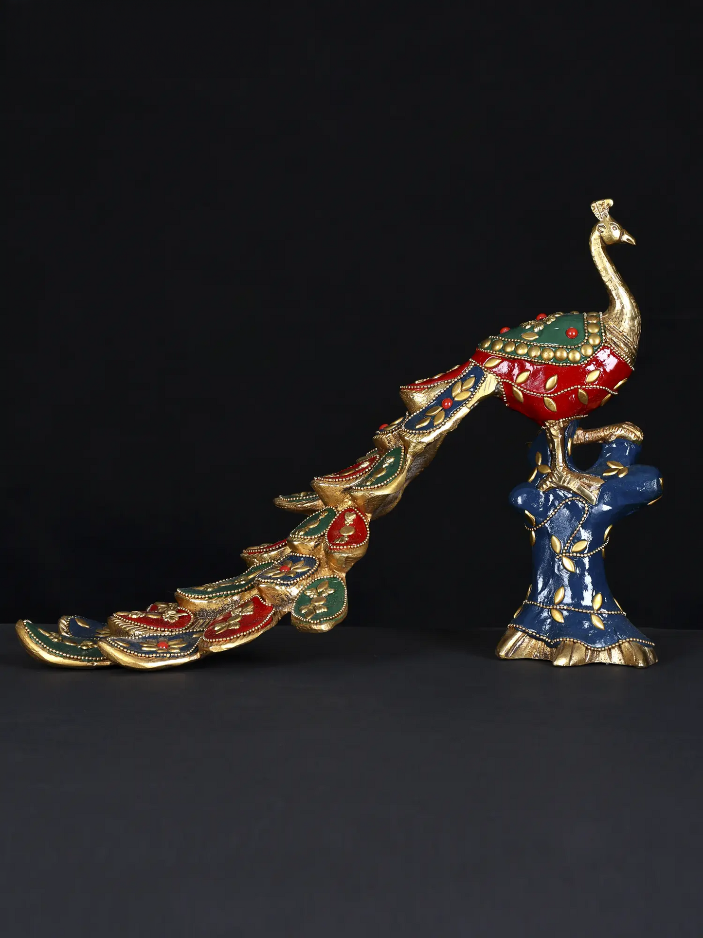 ब्रासोरा® सजावटी मोर पेड़ के तने पर | जड़ाई के काम के साथ शुद्ध पीतल | ऊंचाई 8.3 इंच और चौड़ाई 11.4 इंच