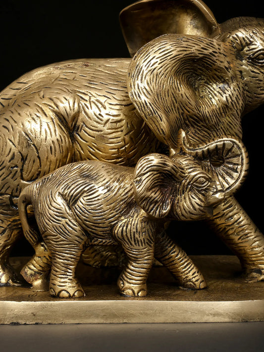 ब्रासुरा® हाथी अपने बच्चे के साथ | प्राकृतिक पीतल फ़िनिश | ऊँचाई 11.4 इंच और वज़न 8.17 किलोग्राम