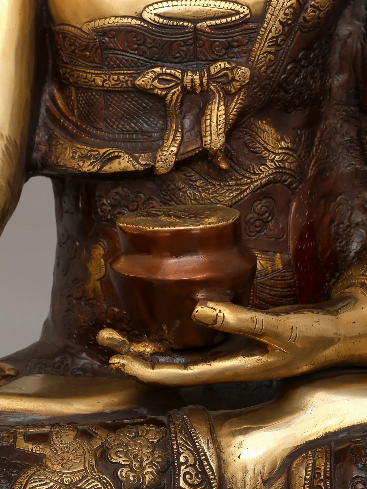 Brassaura® Antique Finish Meditating Buddha Statue | Brass Sculpture | Height 33 Inches & Weight 51.40 kgs