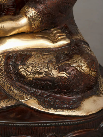 ब्रासुर्रा® कमल के साथ बैठे बुद्ध | पीतल की मूर्ति | ऊँचाई 33 इंच और वज़न 48.85 किलोग्राम