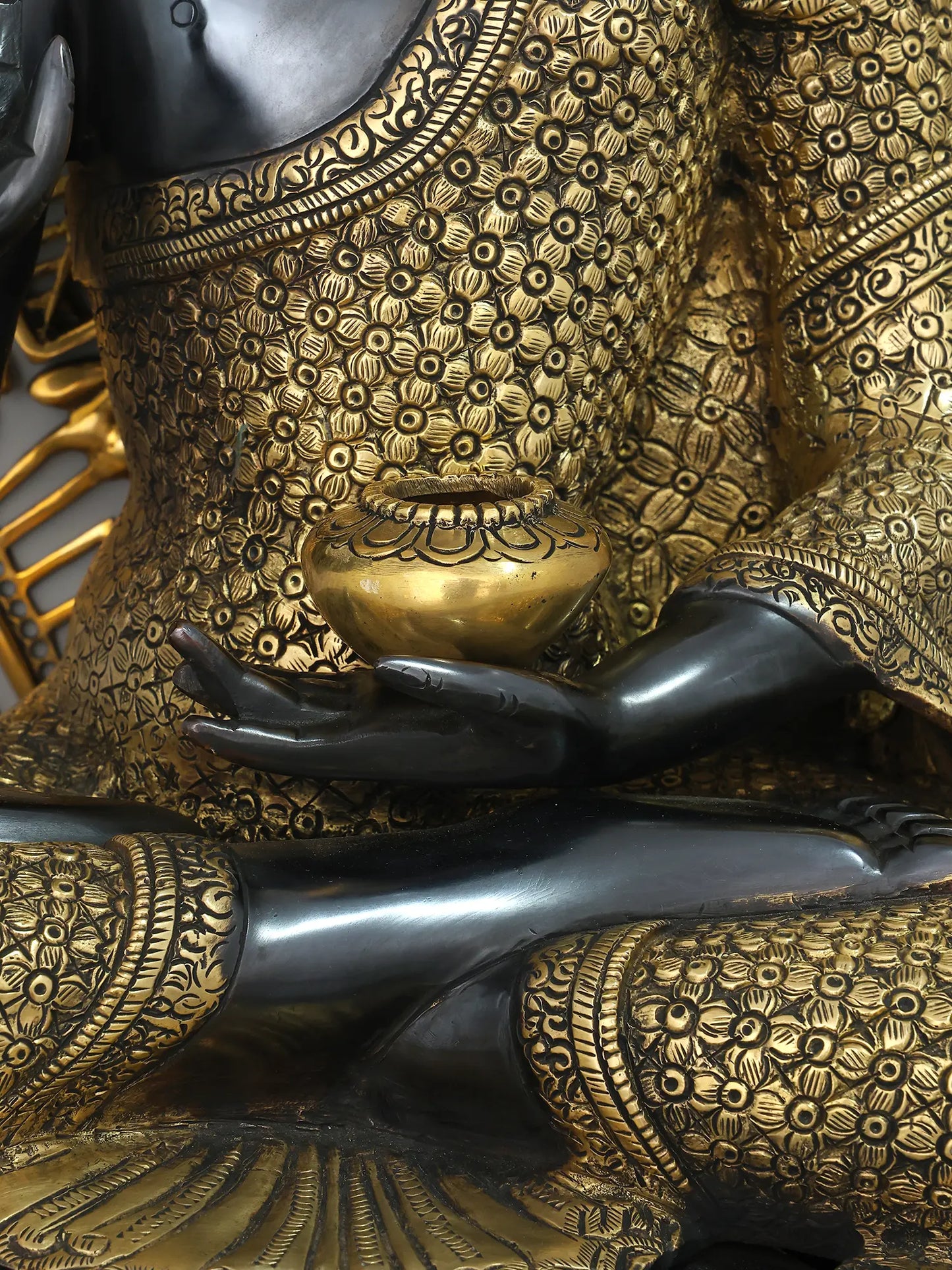 Brassaura® Brass Buddha Statue (Without Mandala Art) | Height 33 Inches & Weight 29.47 kgs