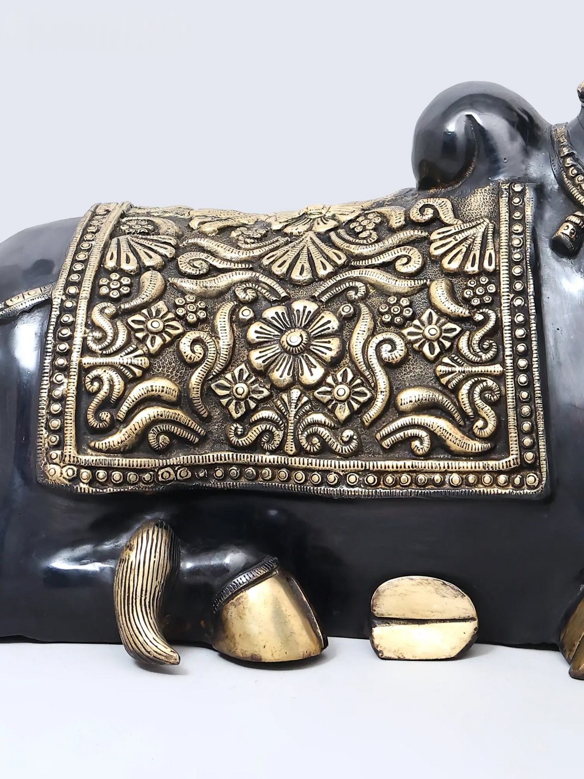 Brassaura® Nandi Reclining Idol with Antique Black & Gold Finish | Pure Superfine Brass Handcrafted Murti | Brass Statue for Home Temple, Pooja Room | Height 18 Inches | Weight 29.98 Kgs