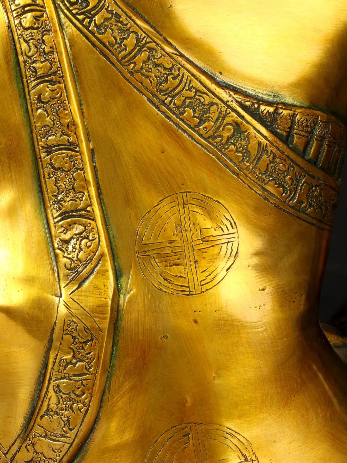 ब्रासौरा® ब्रास आसीन बुद्ध प्रतिमा | सुनहरा फिनिश | ऊंचाई 22.6 इंच और वजन 17.60 किलोग्राम