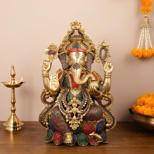 ब्रासौर (Brassaura®) शुद्ध पीतल के कमल पर विराजमान भगवान गणेश | हस्तनिर्मित स्टोनवर्क मूर्ति | ऊँचाई 21 इंच