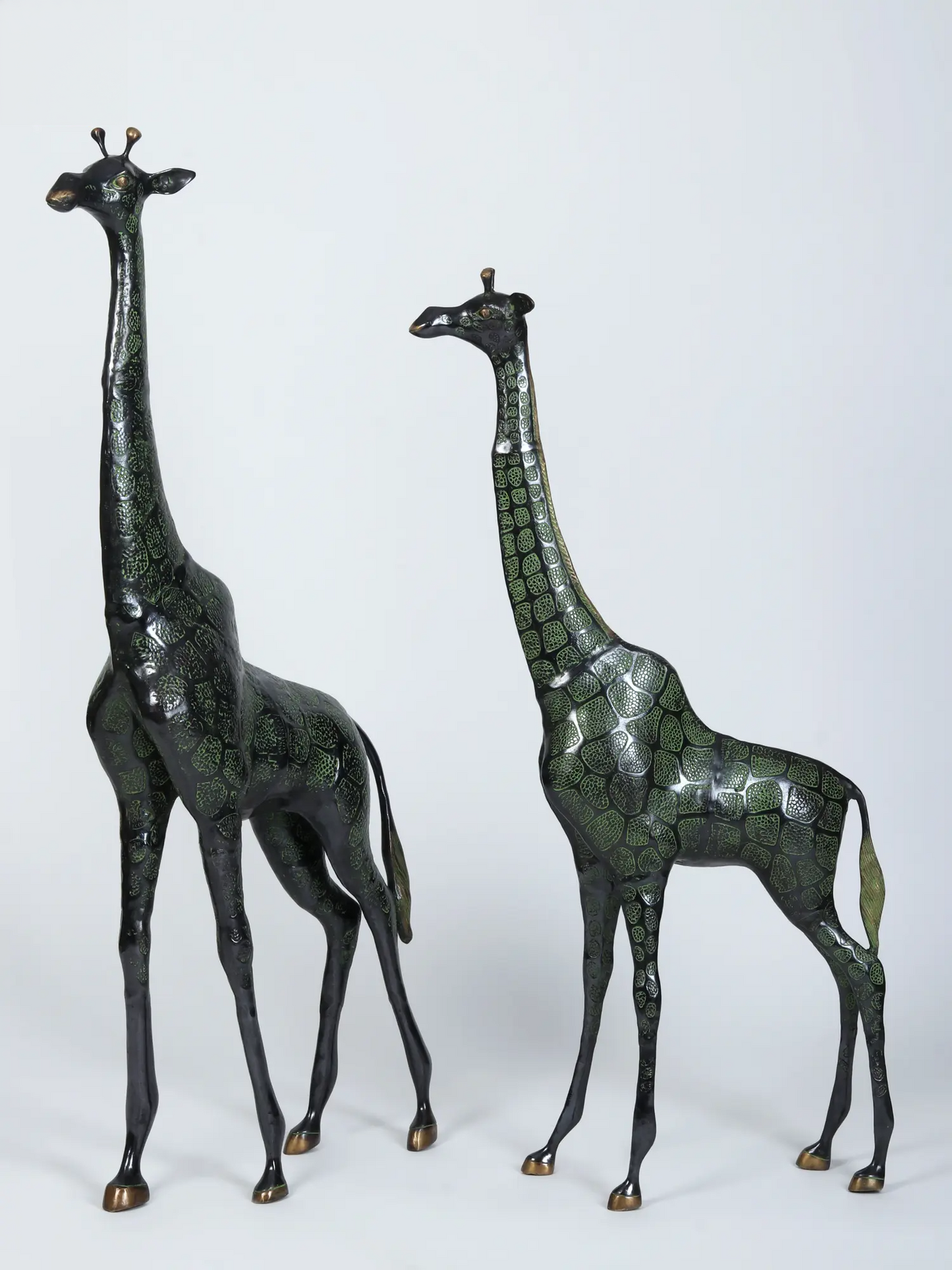 Brassaura® सजावटी पीतल जिराफ़ जोड़ी | शुद्ध पीतल | ऊंचाई 46.5 इंच और वज़न 28.75 किलोग्राम