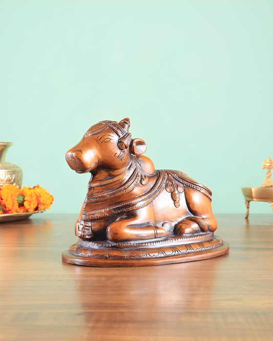 ब्रासौर™ हस्तनिर्मित पीतल नंदी प्रतिमा - कॉपर टोन | ऊंचाई 6" और वज़न 3.25 किलोग्राम