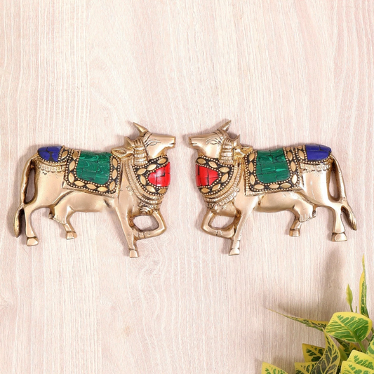 Brassaura® Pure Superfine Brass Handcrafted Nandi Bull Wall Hanging Pair | Sacred Nandi Ox Wall Décor with Meenakari Detailing for Home Temple & Pooja Room | 5 Inches, 1.1 Kg