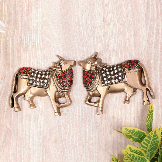 Brassaura® Pure Superfine Brass Handcrafted Nandi Bull Wall Hanging Pair | Sacred Nandi Ox Wall Décor with Red & White Stonework for Home Temple & Pooja Room | 5 Inches, 1.1 Kg