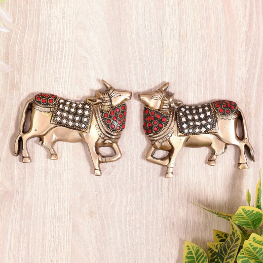Brassaura® Pure Superfine Brass Handcrafted Nandi Bull Wall Hanging Pair | Sacred Nandi Ox Wall Décor with Red & White Stonework for Home Temple & Pooja Room | 5 Inches, 1.1 Kg