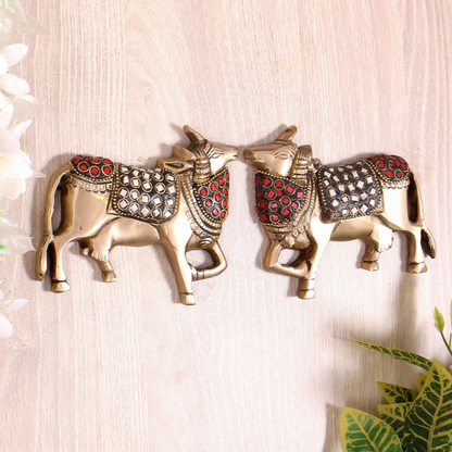 Brassaura® Pure Superfine Brass Handcrafted Nandi Bull Wall Hanging Pair | Sacred Nandi Ox Wall Décor with Red & White Stonework for Home Temple & Pooja Room | 5 Inches, 1.1 Kg