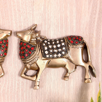 Brassaura® Pure Superfine Brass Handcrafted Nandi Bull Wall Hanging Pair | Sacred Nandi Ox Wall Décor with Red & White Stonework for Home Temple & Pooja Room | 5 Inches, 1.1 Kg