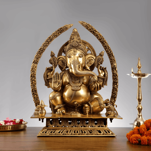 Brassaura® हस्तनिर्मित पीतल भगवान गणपति प्रतिमा | हाथी दांत आर्क डिजाइन | ऊंचाई 22 इंच