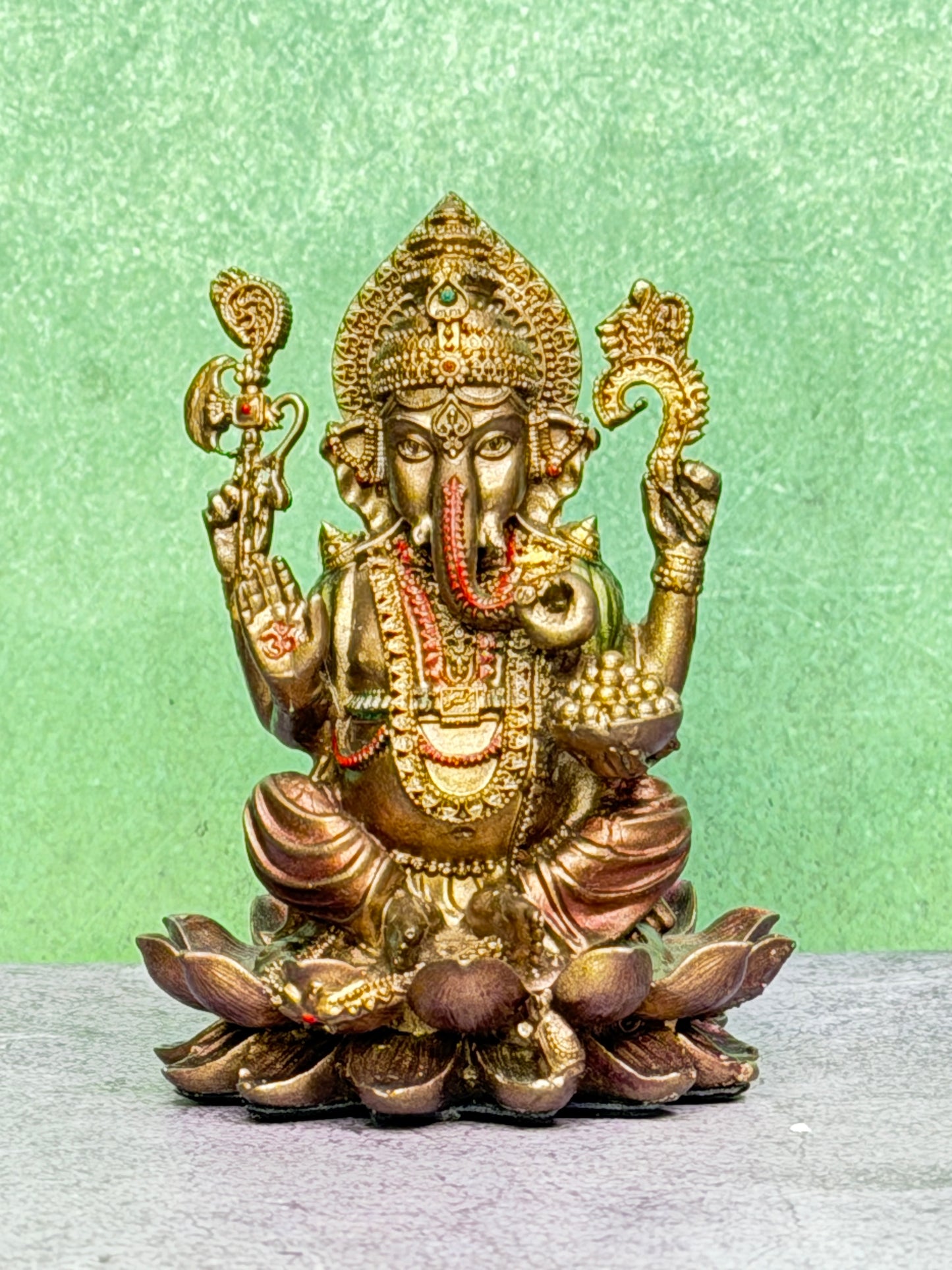 Brassaura™ Resin Ganesha Statue for Car Dashboard, Home and Decor | Weight 0.15 Kgs | Height 3.94 Inches