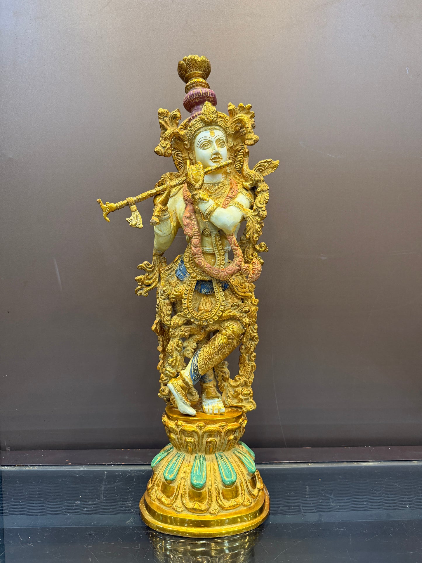 ब्रासोरा® वृंदावन वेणुगोपाल कृष्ण पीतल की प्रतिमा मोर के साथ | एंटीक नीला और सुनहरा रंग | ऊँचाई 20 इंच
