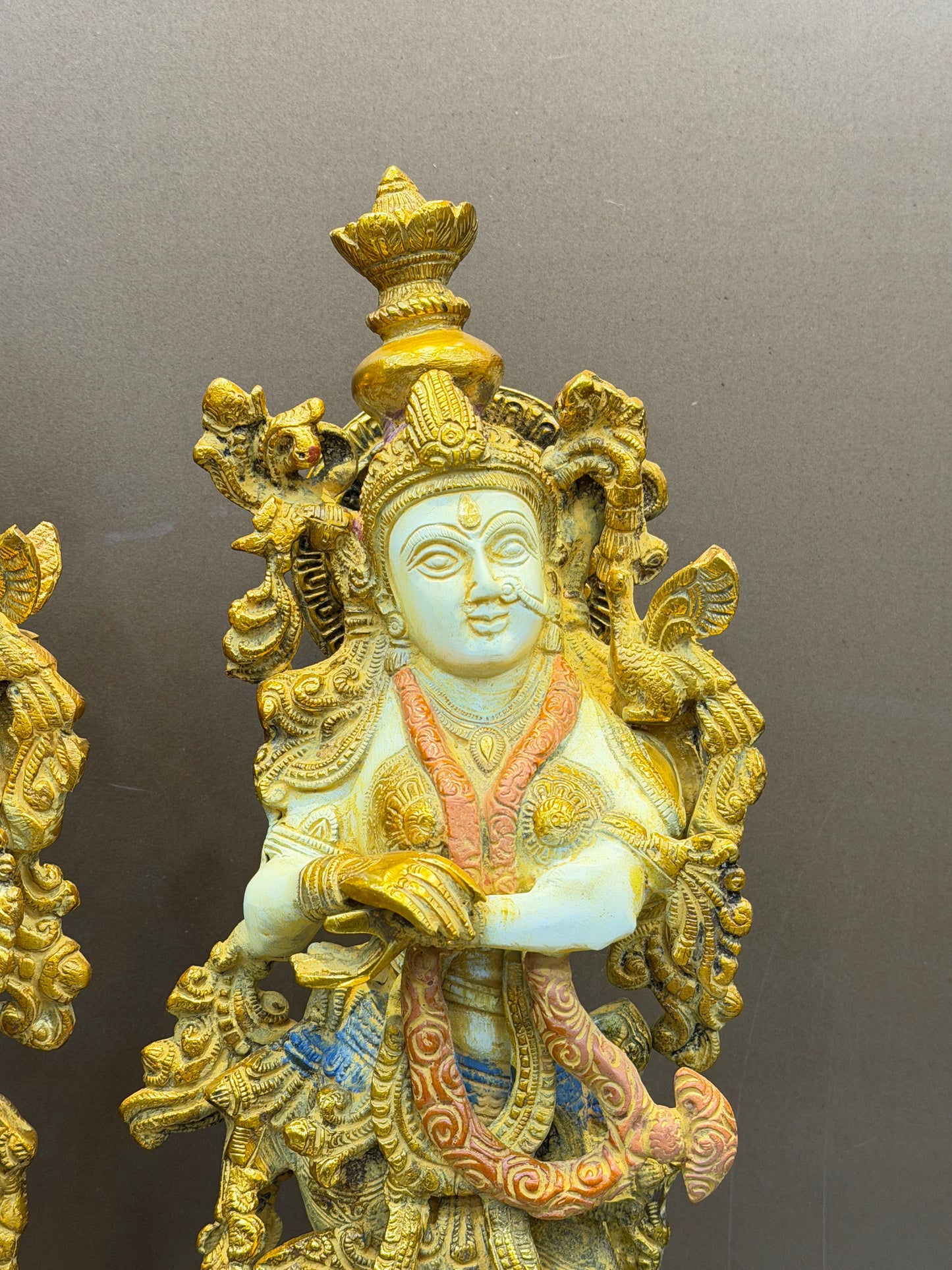 ब्रासोरा® वृंदावन वेणुगोपाल कृष्ण पीतल की प्रतिमा मोर के साथ | एंटीक नीला और सुनहरा रंग | ऊँचाई 20 इंच