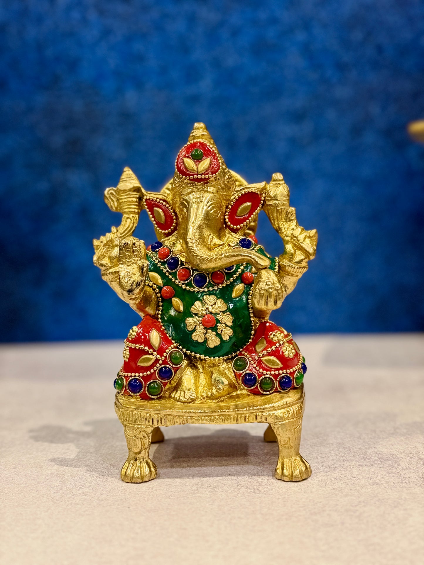 ब्रासोरा® वृंदावन वेणुगोपाल कृष्ण पीतल की प्रतिमा मोर के साथ | एंटीक नीला और सुनहरा रंग | ऊँचाई 20 इंच