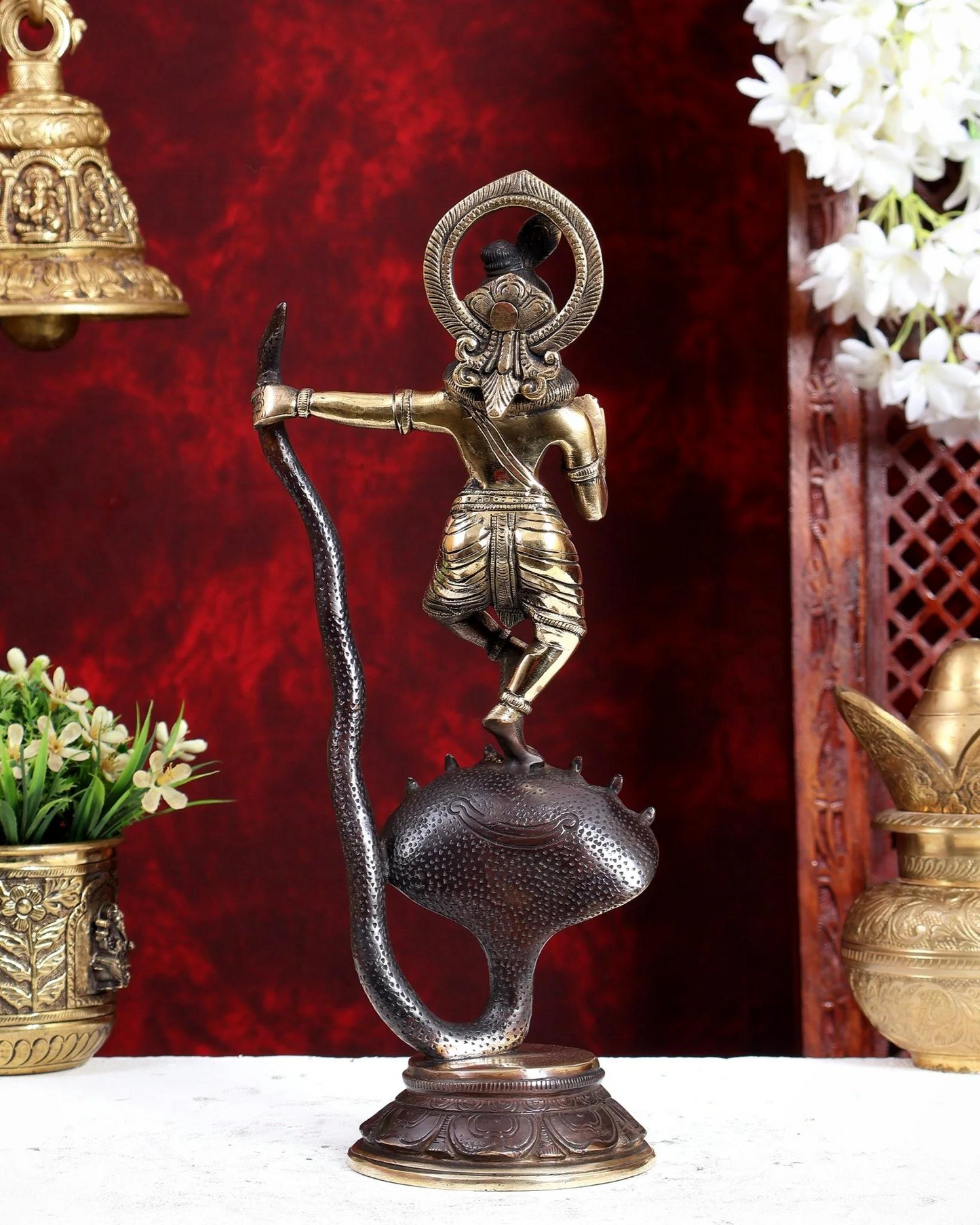 ब्रासोरा® वृंदावन वेणुगोपाल कृष्ण पीतल की प्रतिमा मोर के साथ | एंटीक नीला और सुनहरा रंग | ऊँचाई 20 इंच