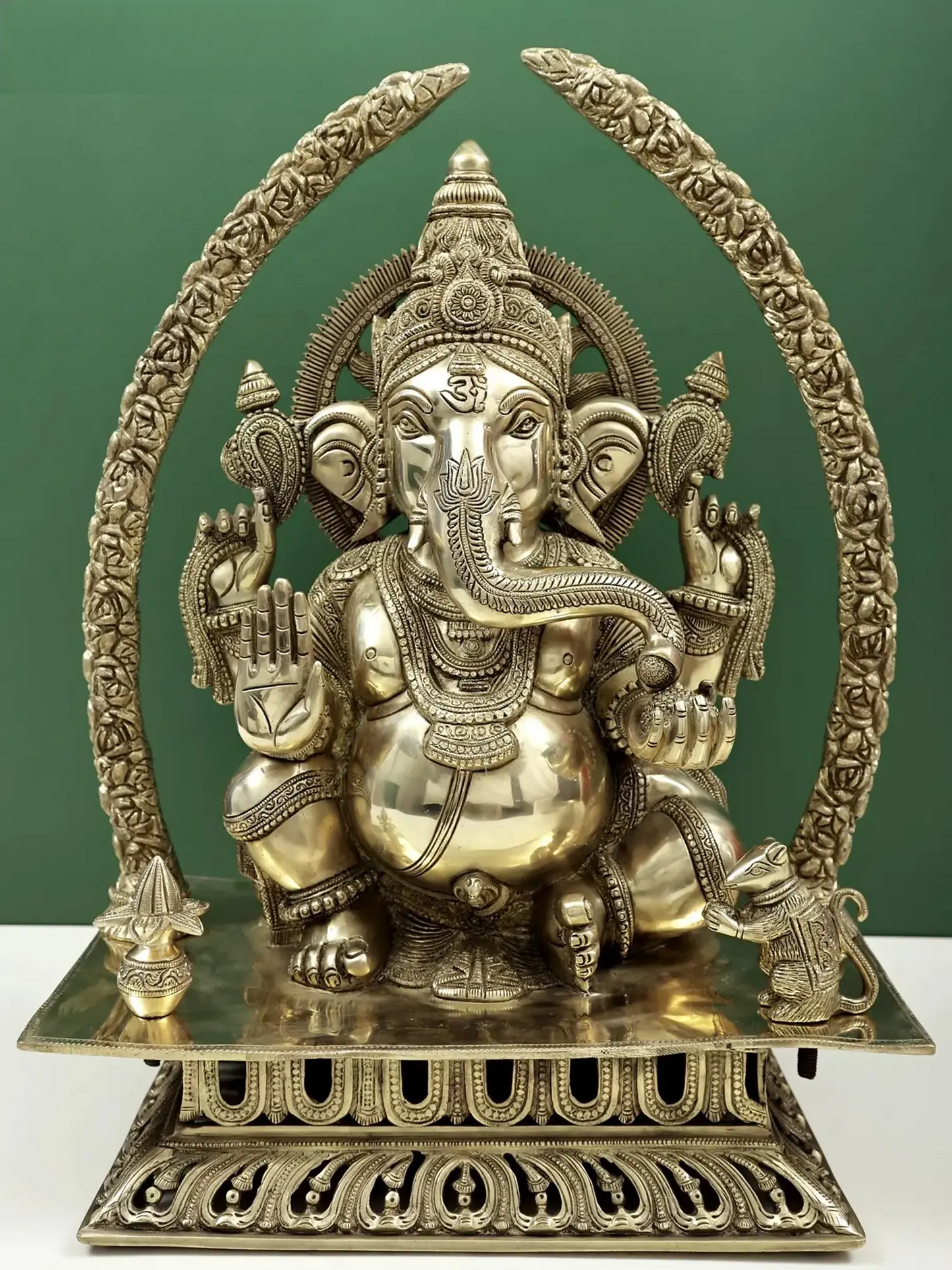ब्रासौराव मैजेस्टिक भगवान गणेश आभूषणयुक्त प्रभावाली के साथ | शुद्ध पीतल | ऊंचाई 22 इंच और वजन 28.48 किलोग्राम