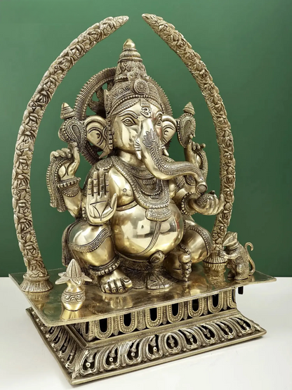 ब्रासौराव मैजेस्टिक भगवान गणेश आभूषणयुक्त प्रभावाली के साथ | शुद्ध पीतल | ऊंचाई 22 इंच और वजन 28.48 किलोग्राम