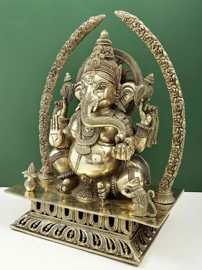 ब्रासौराव मैजेस्टिक भगवान गणेश आभूषणयुक्त प्रभावाली के साथ | शुद्ध पीतल | ऊंचाई 22 इंच और वजन 28.48 किलोग्राम