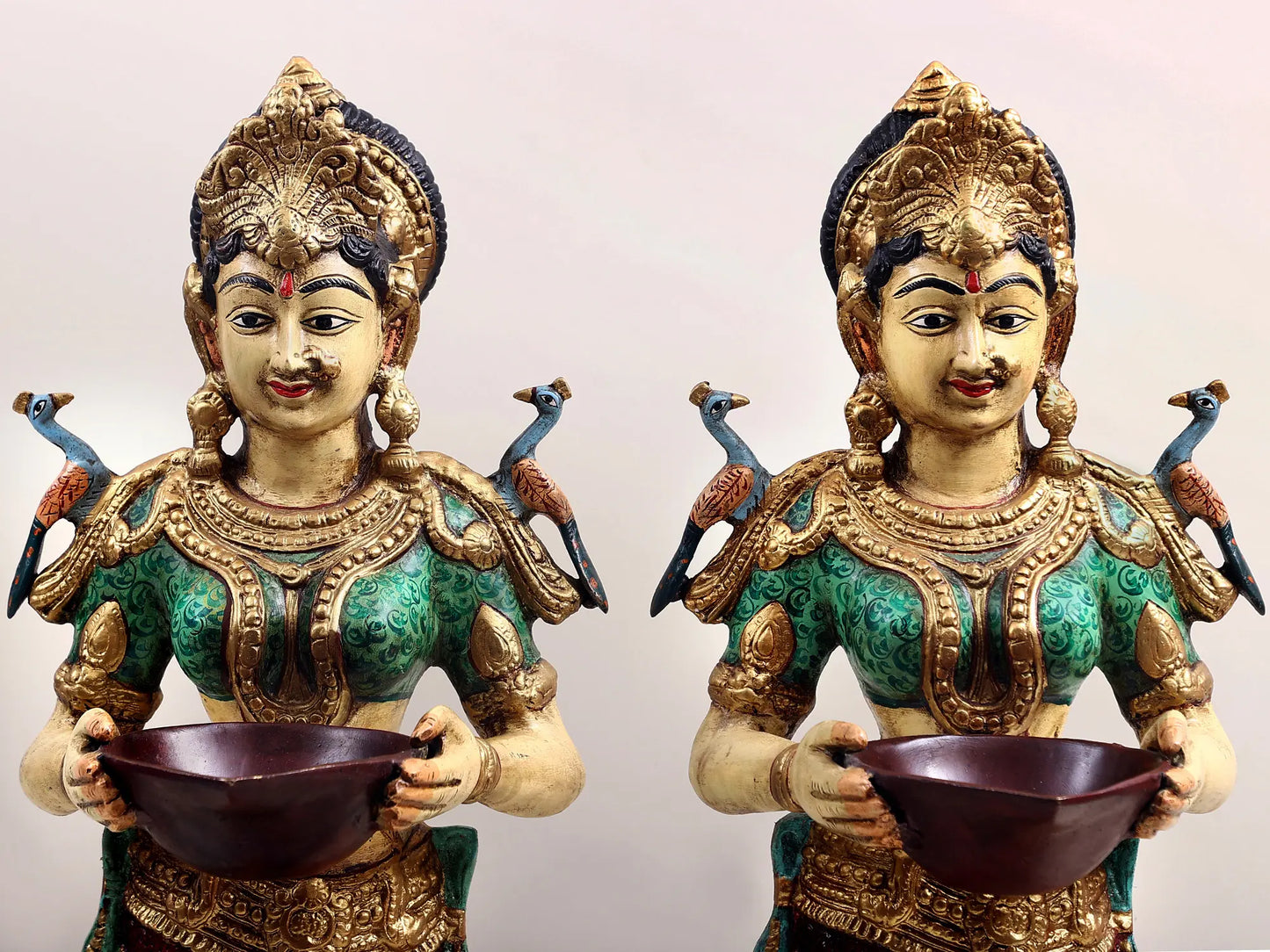 Brassaura® डीप लक्ष्मी युग्म | हाथ से पेंट किए गए विवरण के साथ पीतल | ऊंचाई 29 इंच और वज़न 30.80 किलोग्राम